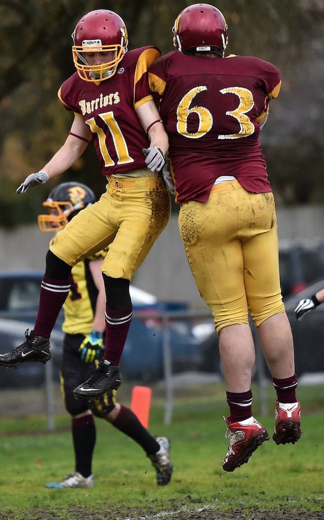 Owen & Harry celebrate Owen's TD (Photo courtesy of barendphotos.com)